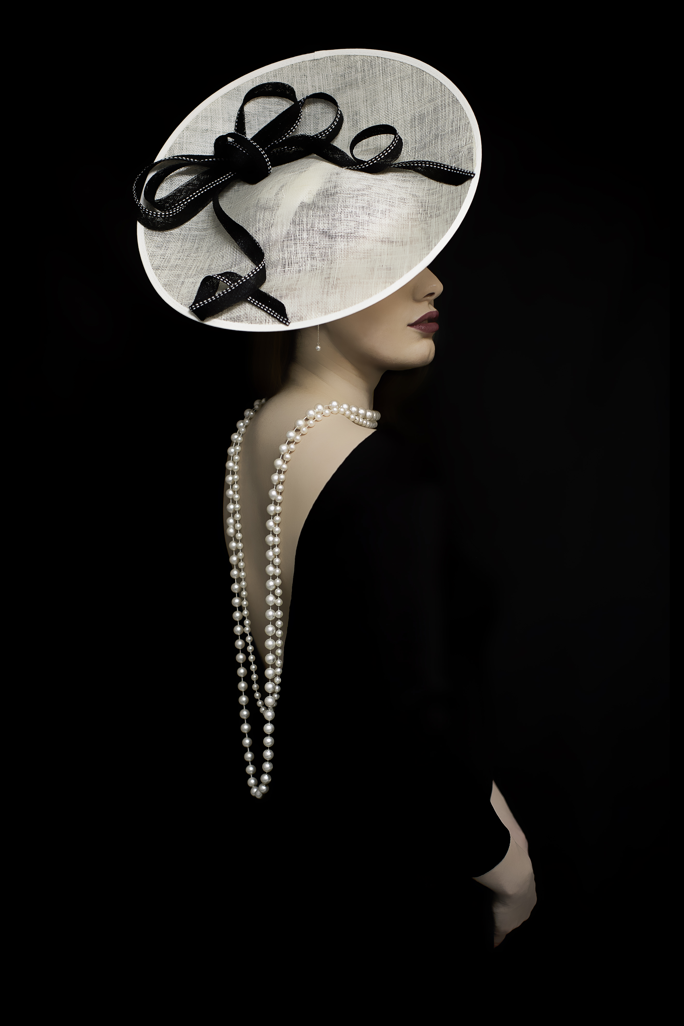 Stylish portrait of a woman wearing a hat and pearls